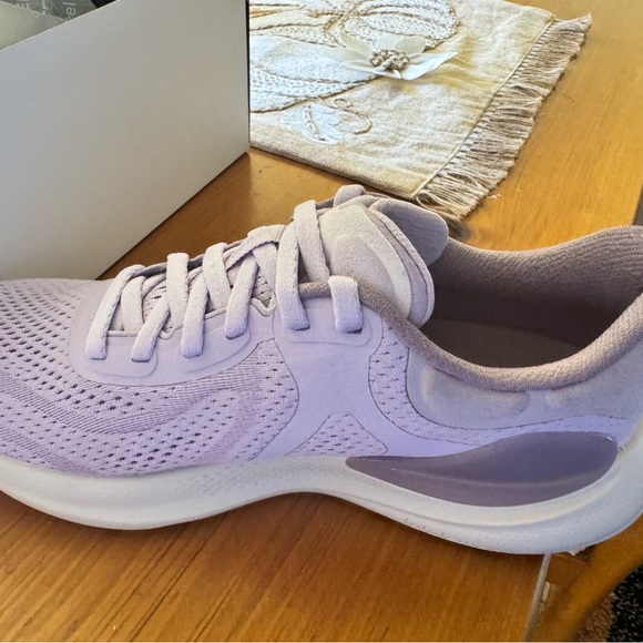 LULULEMON running shoes - Picture 5 of 7